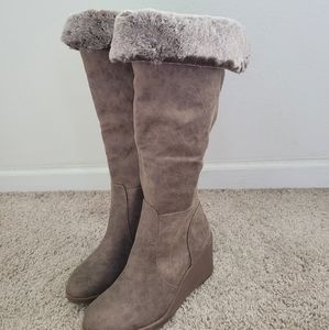 Wedge  knee high boots with the fur